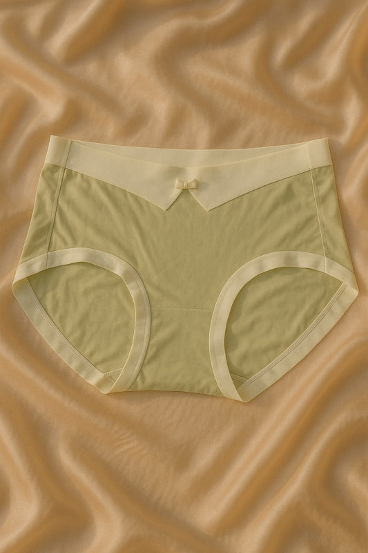 "Ultra-Soft Seamless Women's Underwear – Breathable & Invisible Fit"
